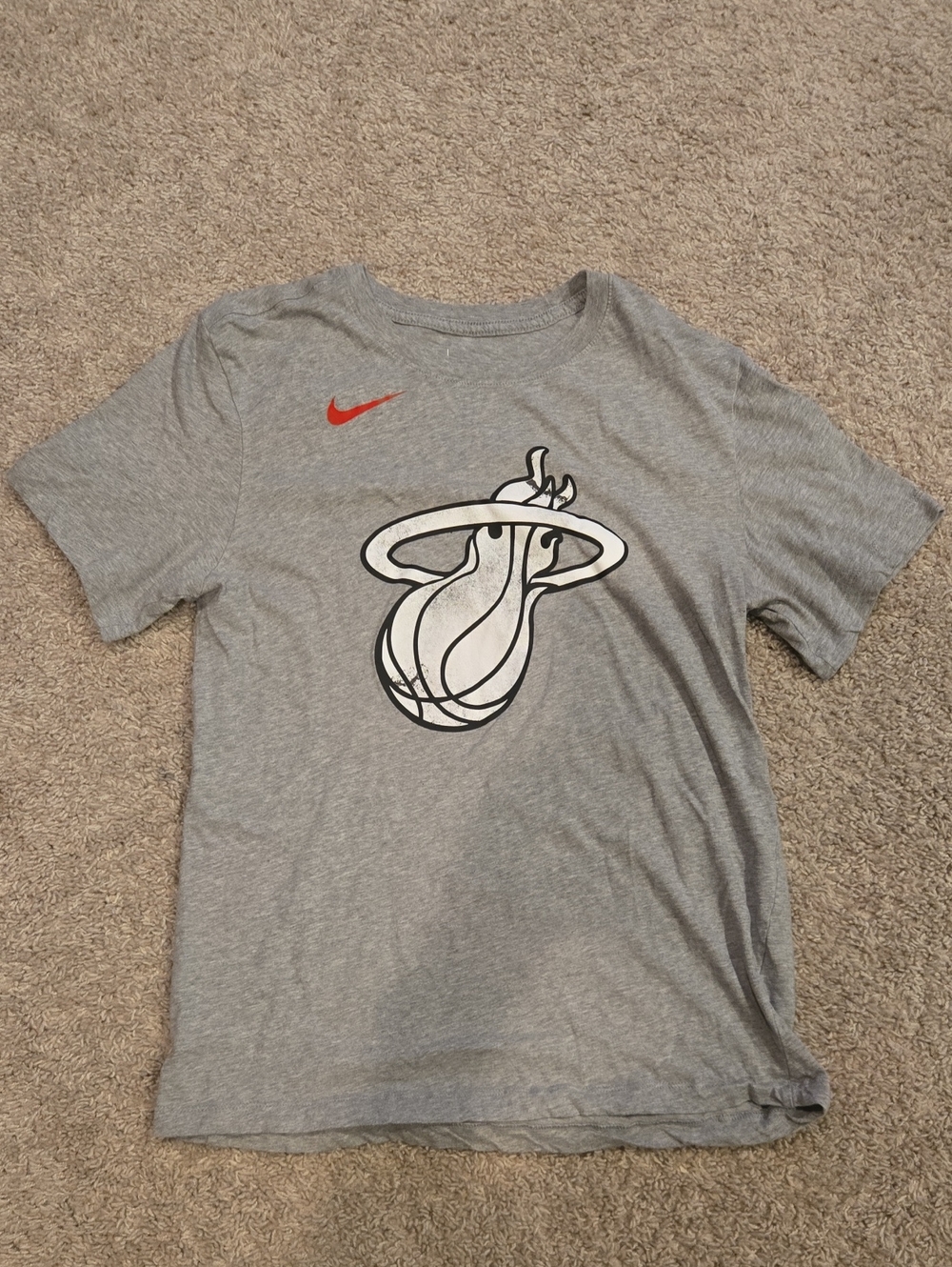Nike Men Small Gray Tee with Miami Heat Flame Basketball Logo